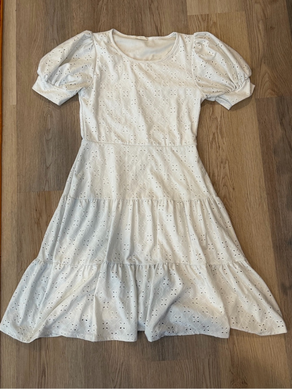 Women’s White Eyelet Puff-Sleeve Tiered Dress